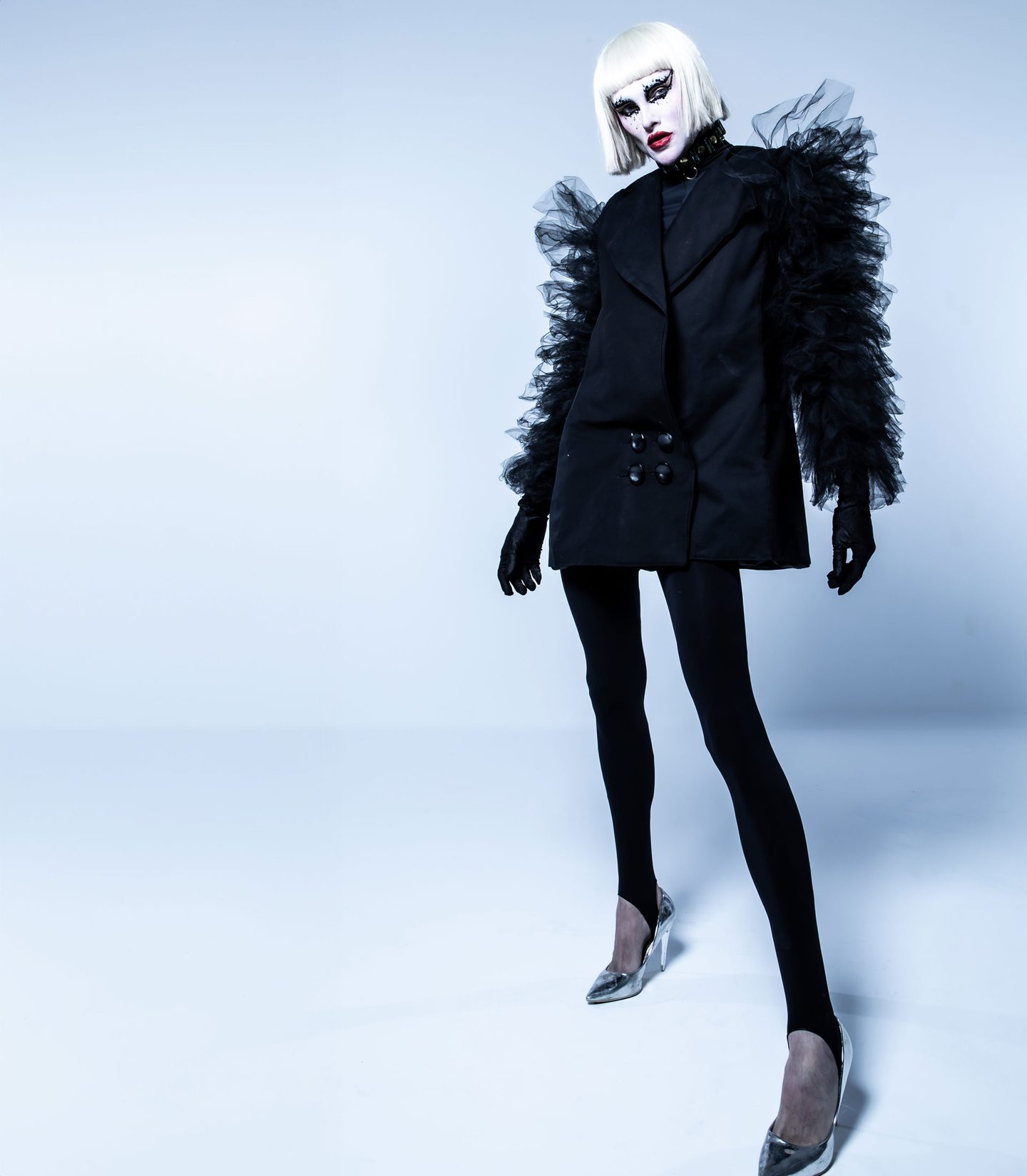 Philisha Conditioner in schwarzem Avantgarde-Look mit Tüll